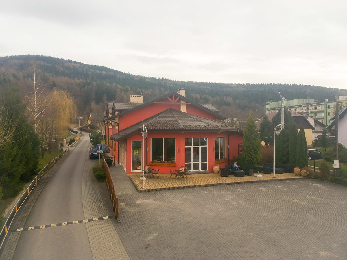 Hotel Krak Myślenice Esterno foto